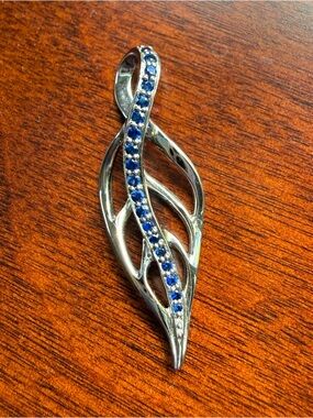 Na Hoku 14K Gold and Blue Sapphire Large Maile Leaf Pendant